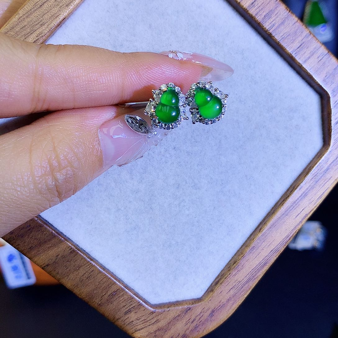 翡翠耳饰银S925镶嵌天然翡翠葫芦耳钉