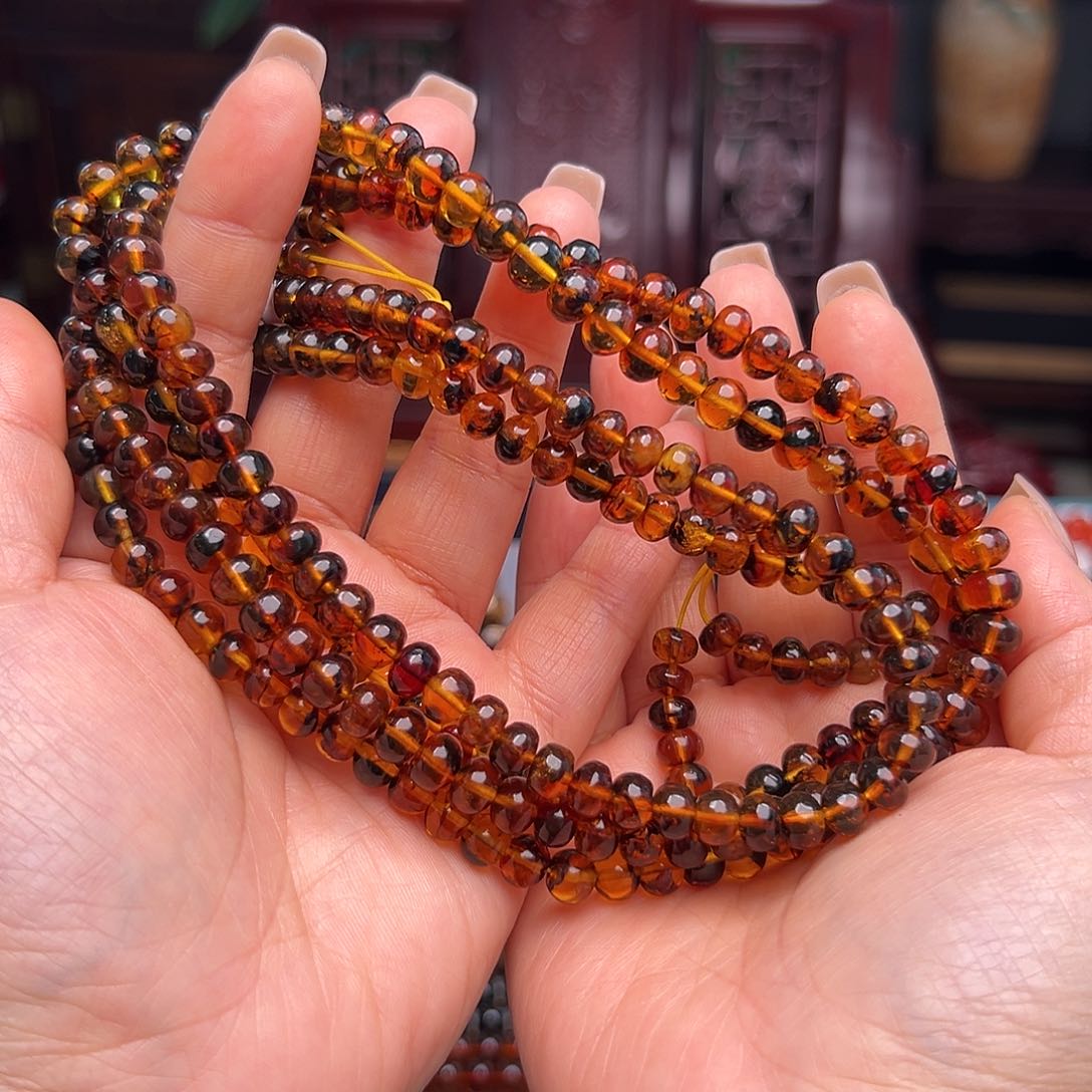 琥珀裸石未镶嵌抚顺琥珀20374。多样性发其一