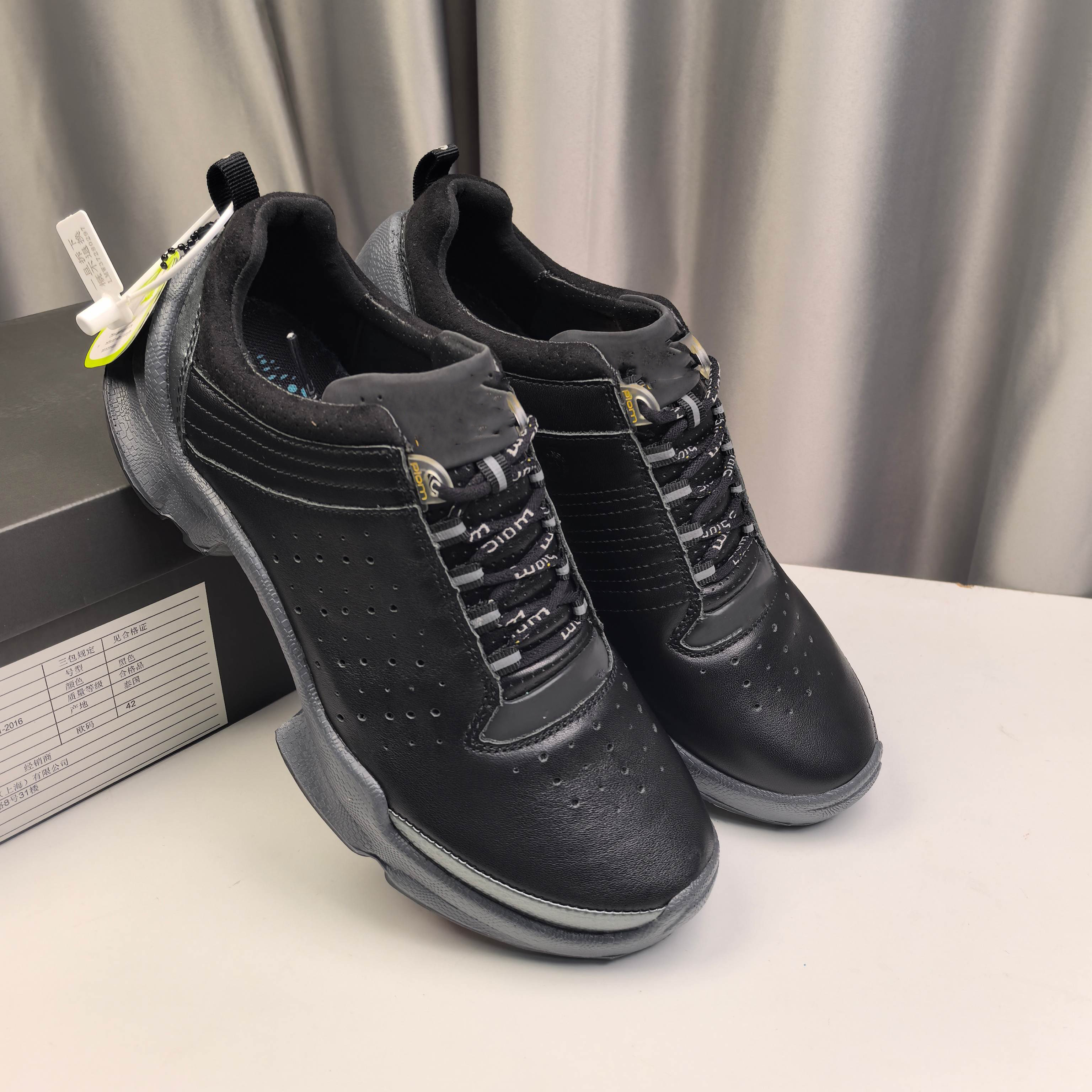 2025夏季透气男鞋运动鞋头层牛皮休闲健步鞋打孔缓震跑步鞋