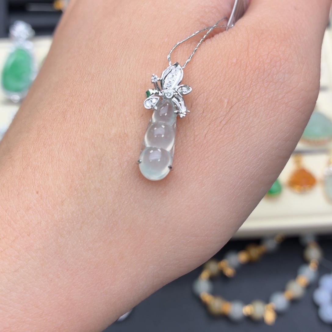 翡翠18K金镶嵌颈饰