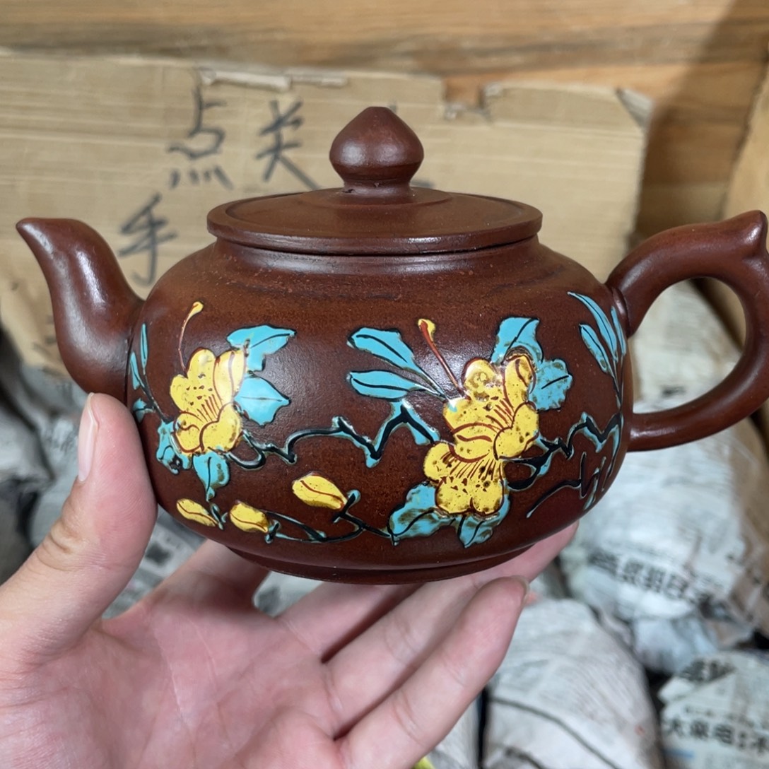 茶壶紫砂老厂紫砂壶一件。