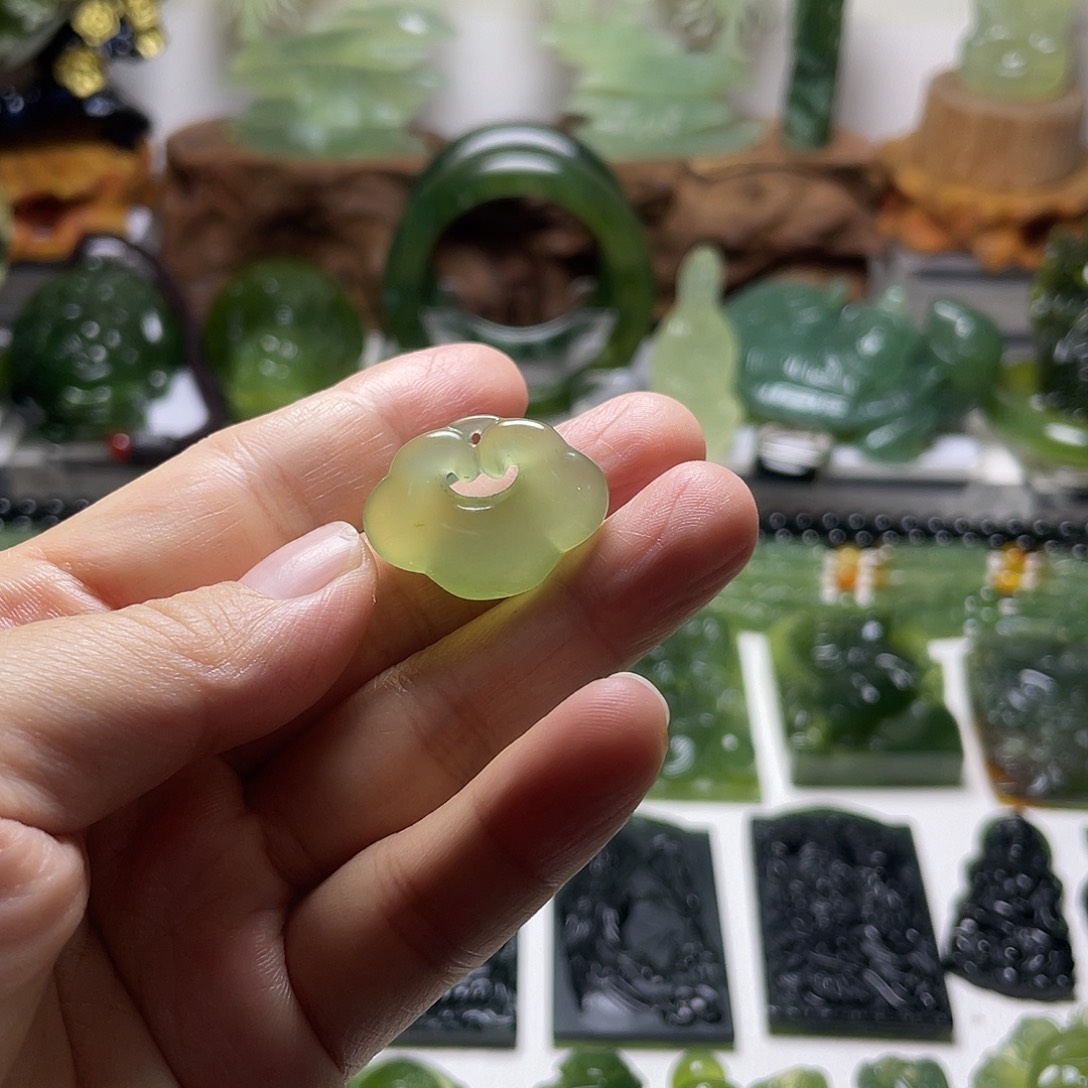 未镶嵌蛇纹石玉颈饰