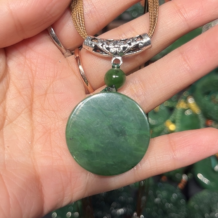 颈饰未镶嵌和田玉（糖玉）