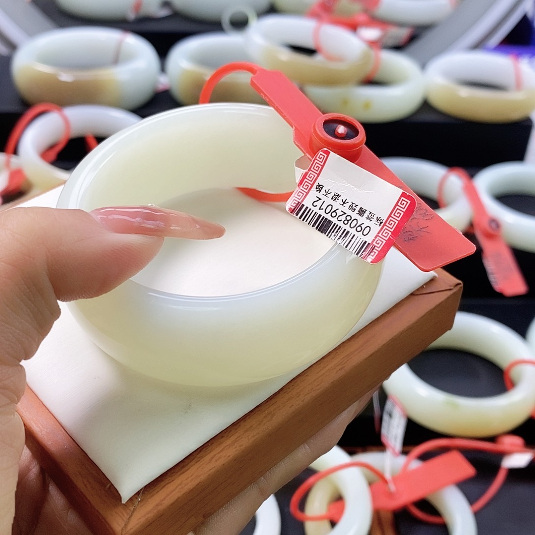 c***y和田玉未镶嵌手镯