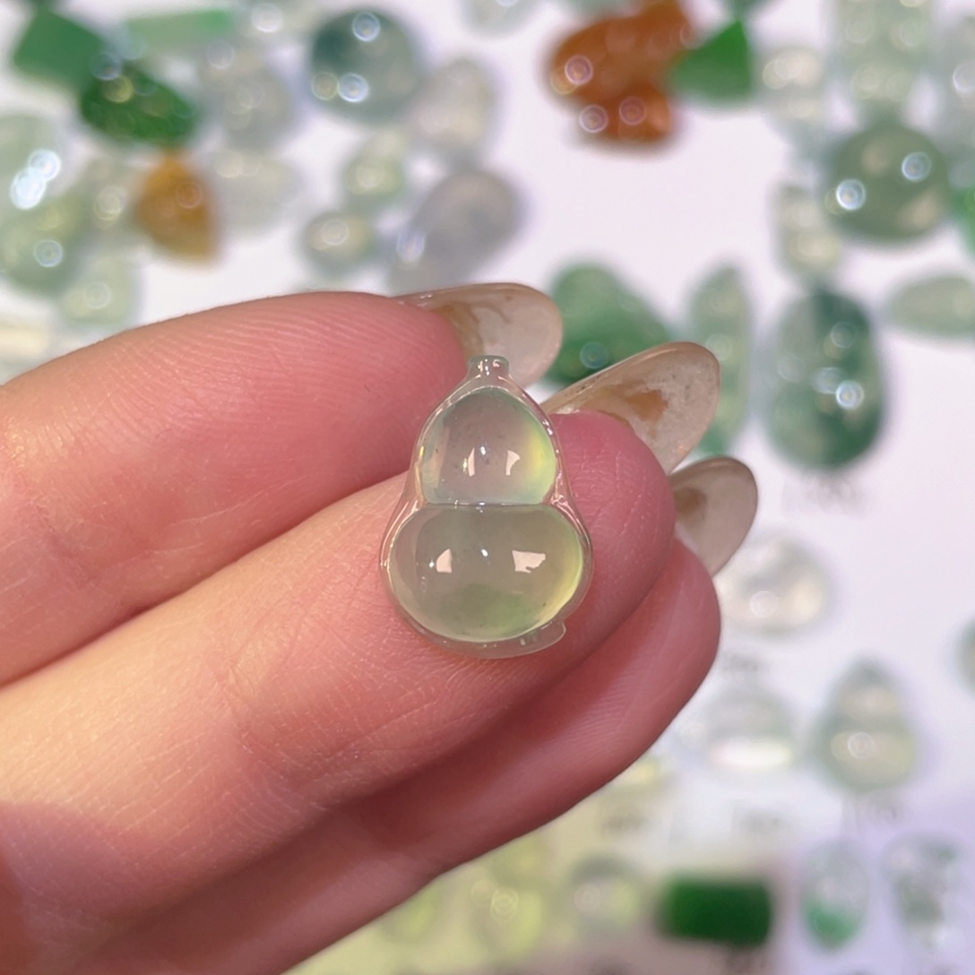 翡翠未镶嵌颈饰裸石