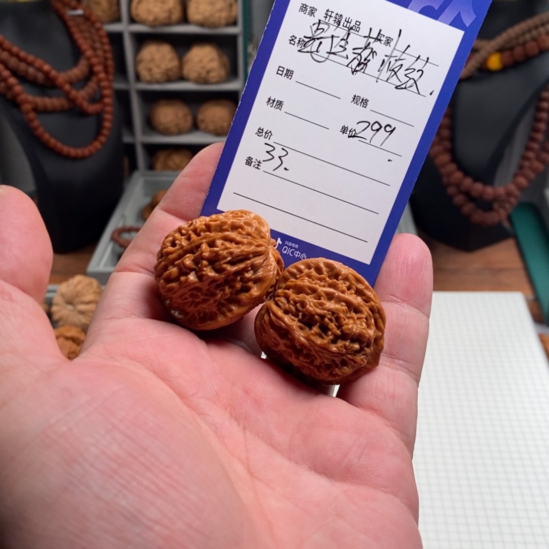 文玩核桃吊坠所有商品信息以开单卡为准