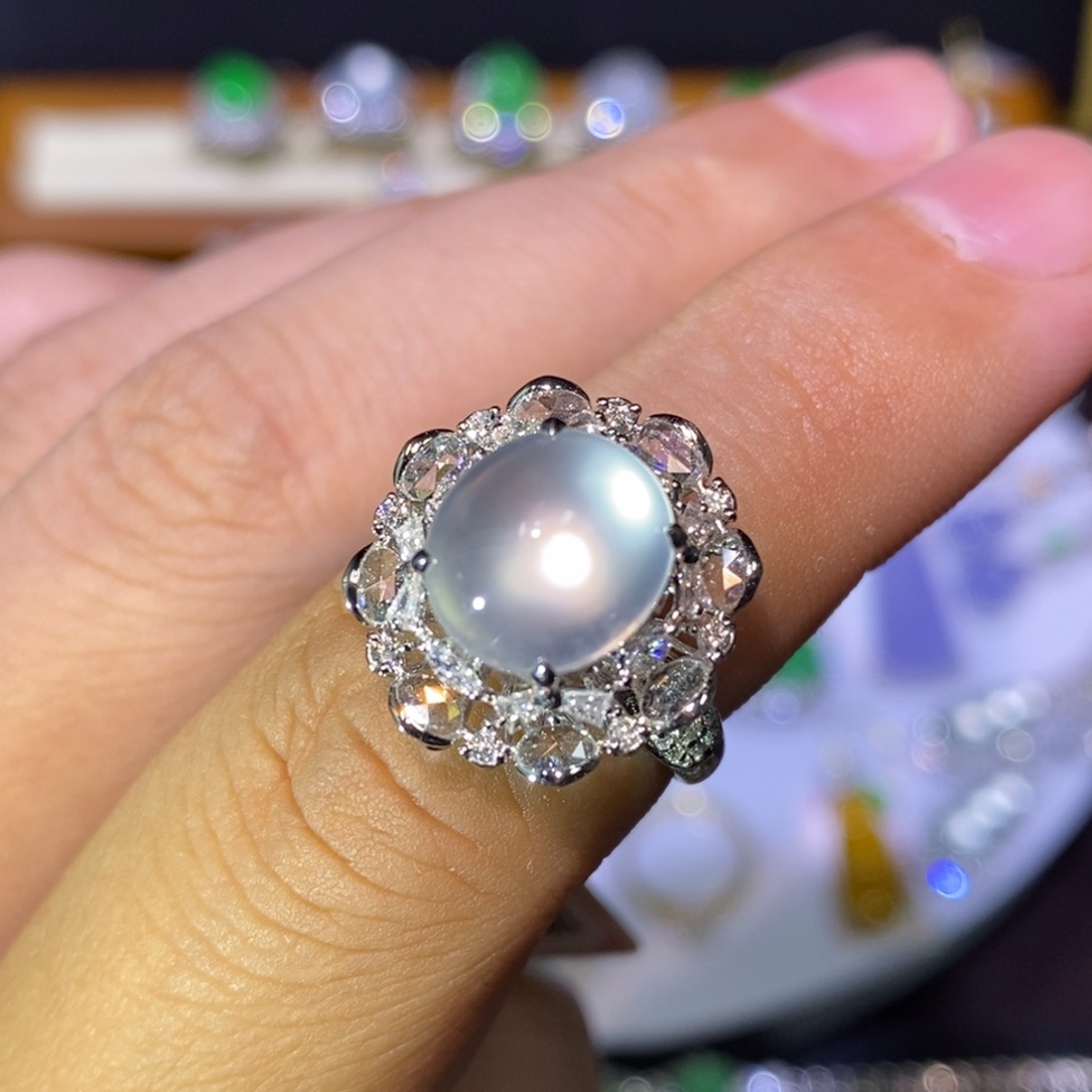 【闪购商品】吊坠(不含链)18K金镶嵌翡翠