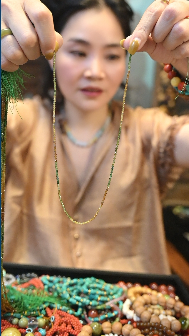 茶-切面碧玺项链