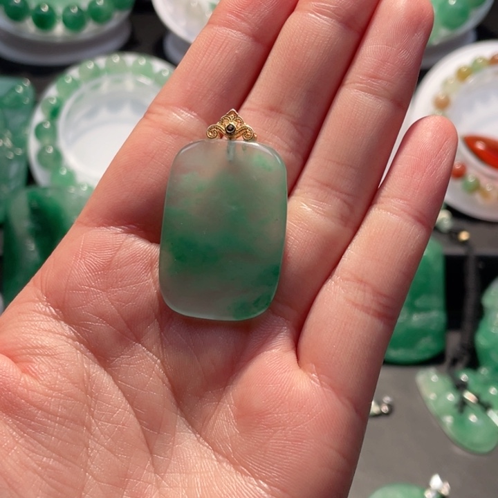 石英质玉吊坠未镶嵌秋*