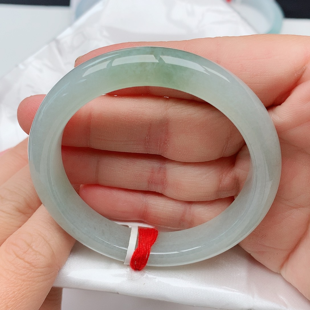 翡翠手镯未镶嵌天然翡翠