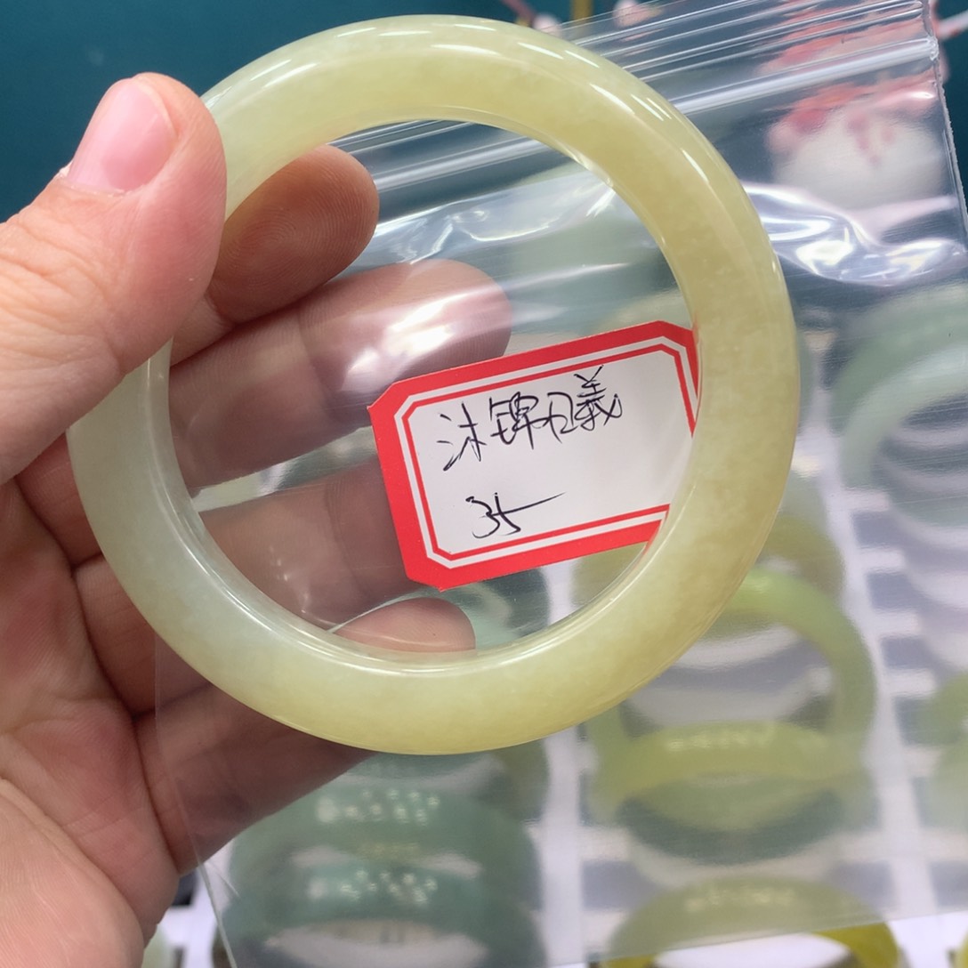 透闪石-蛇纹石玉手镯未镶嵌沐*曦