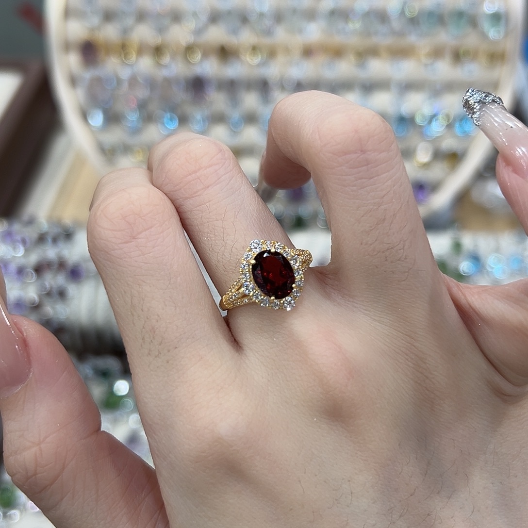 悦***己石榴石银S925镶嵌戒指