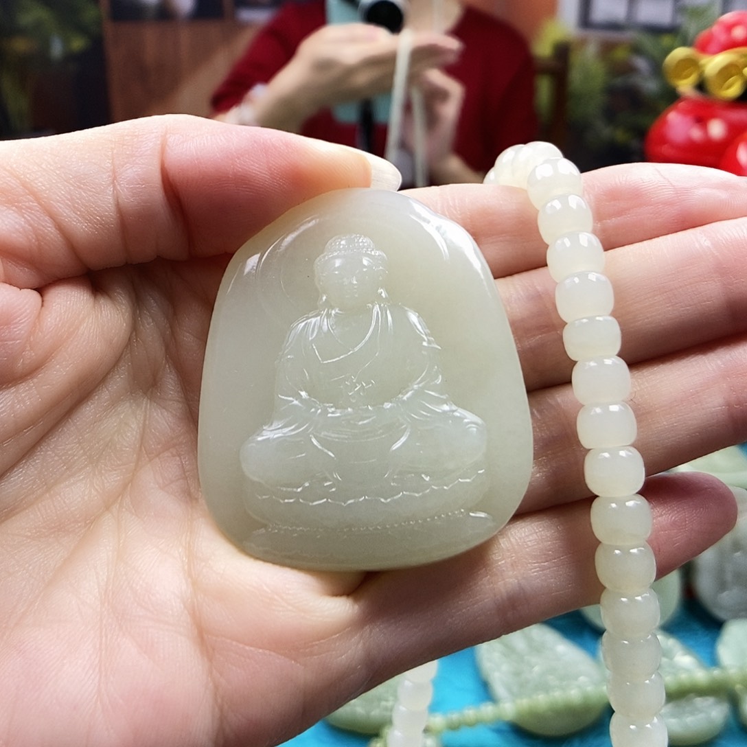 梁***然和田玉未镶嵌颈饰