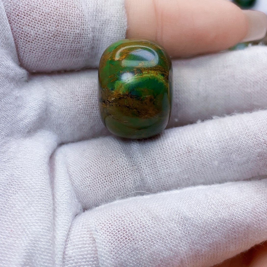 绿松石未镶嵌饰品