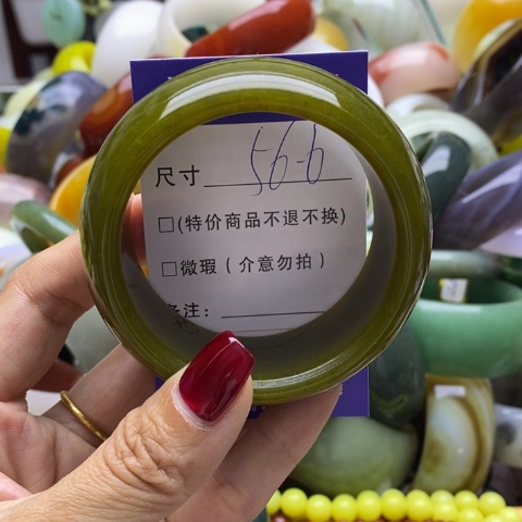 蛇纹石玉手镯未镶嵌