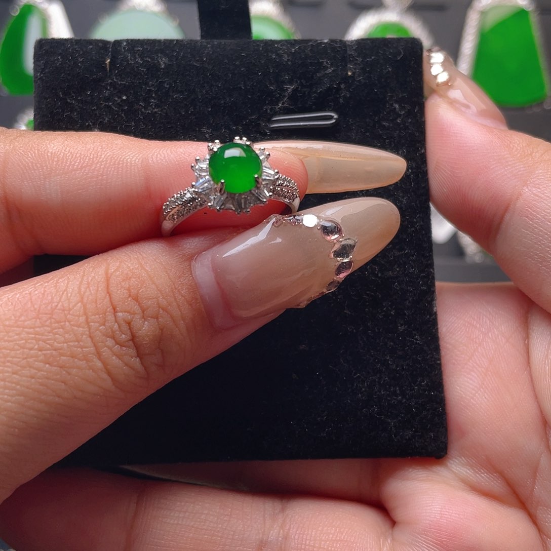 翡翠戒指未镶嵌蛋面