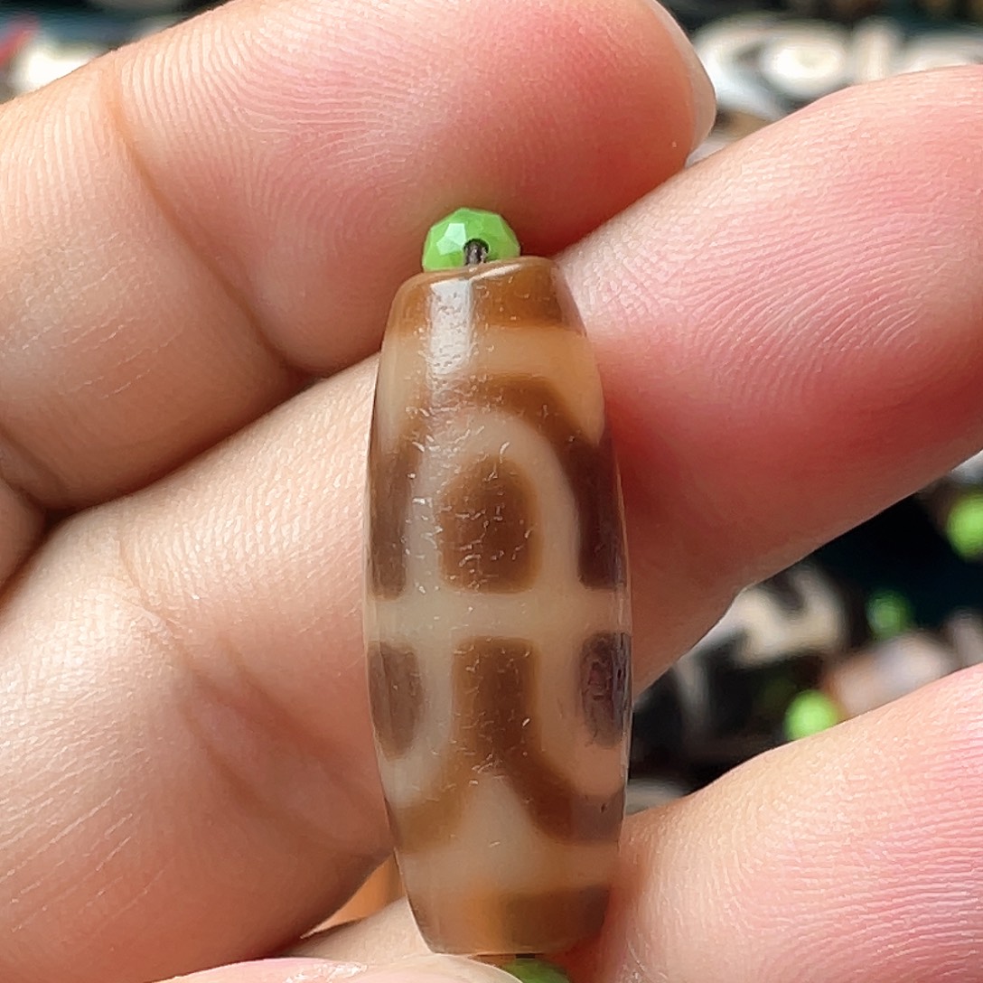 玛瑙/玉髓未镶嵌耳饰小卢虎牙六瓣莲花