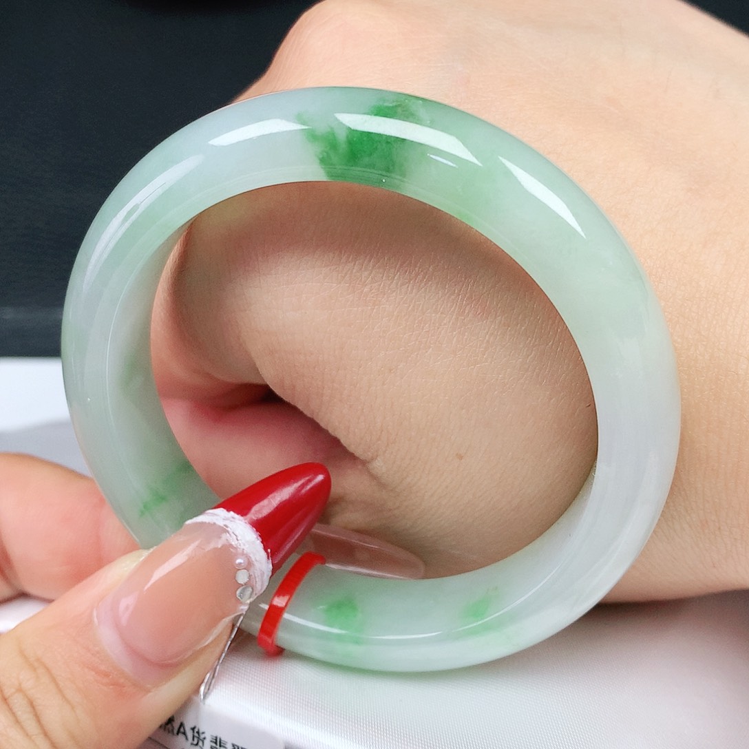 翡翠手镯未镶嵌51圈