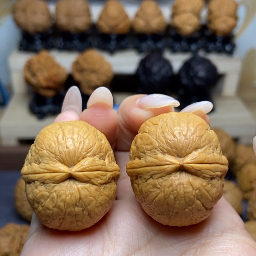 【闪购商品】桃核吊坠25粗筋蛇皮球33mm