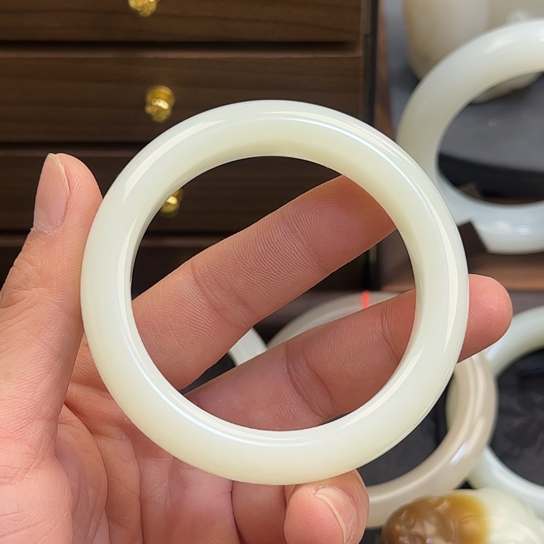 和田玉未镶嵌手镯俄料