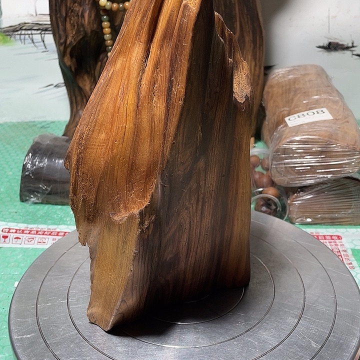 陈***一玉木（非红木类）土沉香香木摆件