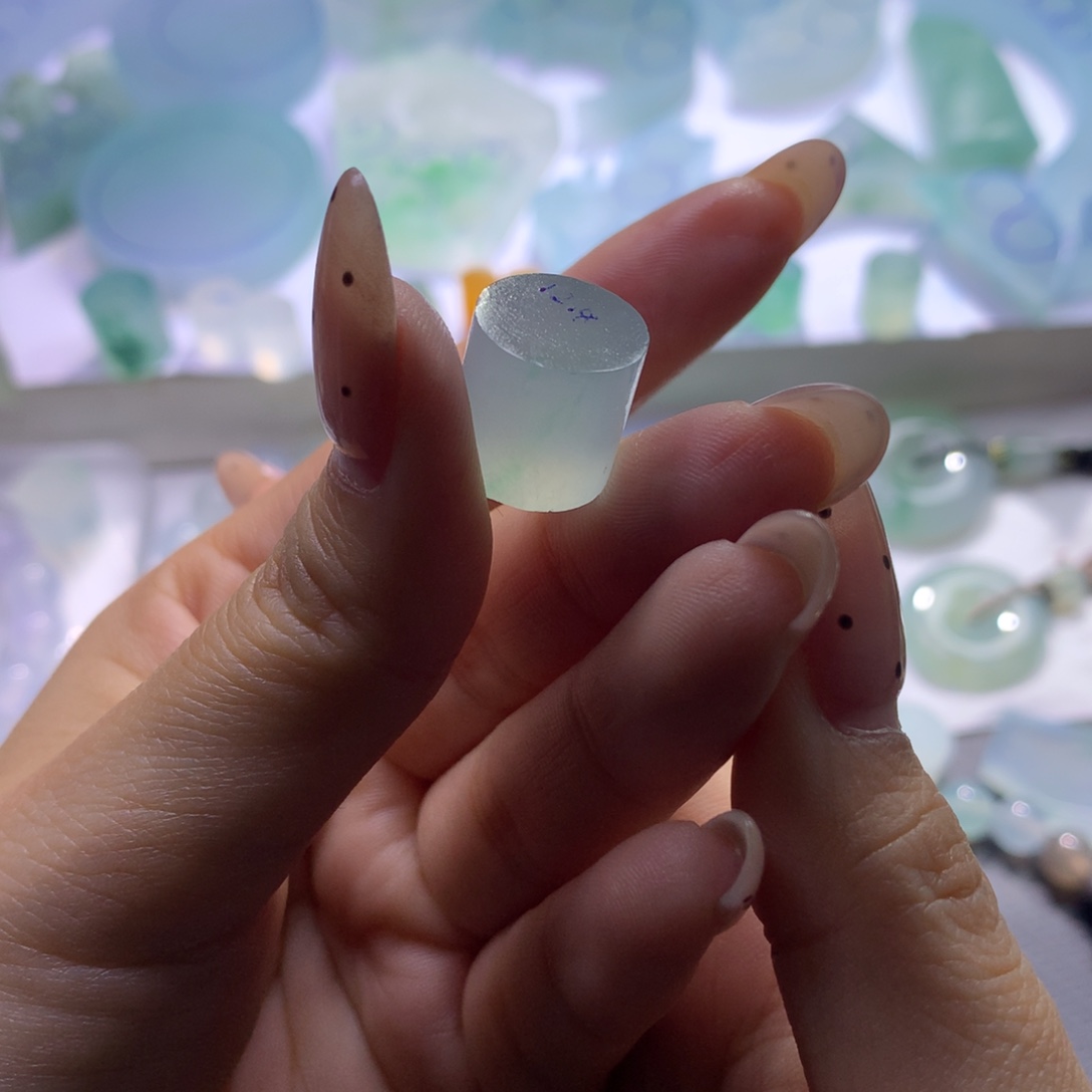 叶****定制翡翠未镶嵌福利