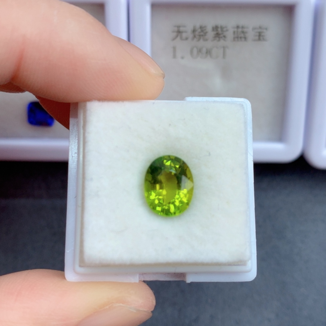 绿色碧玺2.11克拉裸石未镶嵌