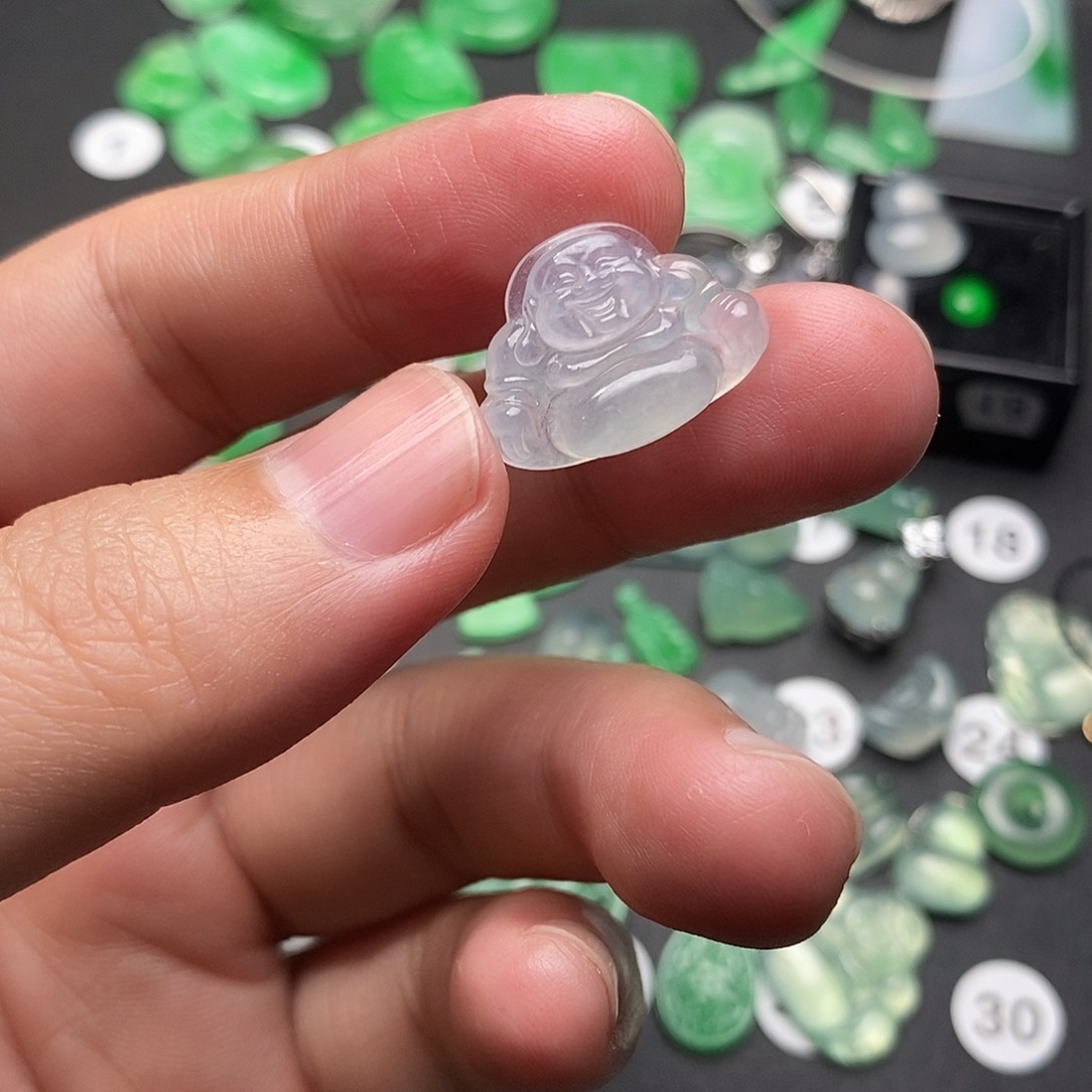 翡翠颈饰未镶嵌佛