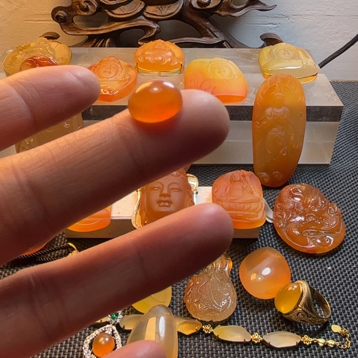 石英质玉颈饰未镶嵌缘*