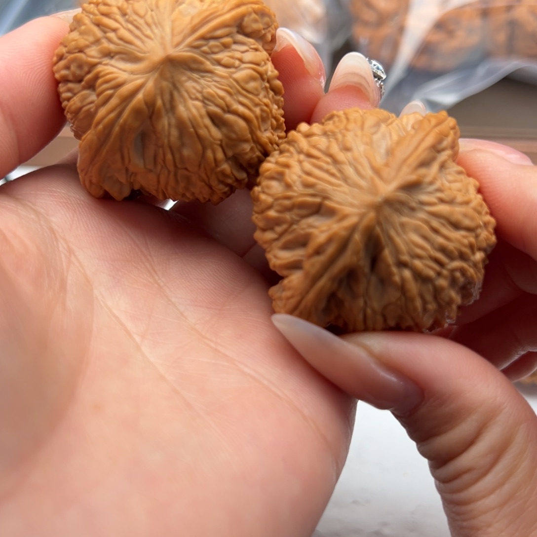 文玩核桃把件绣球44丽