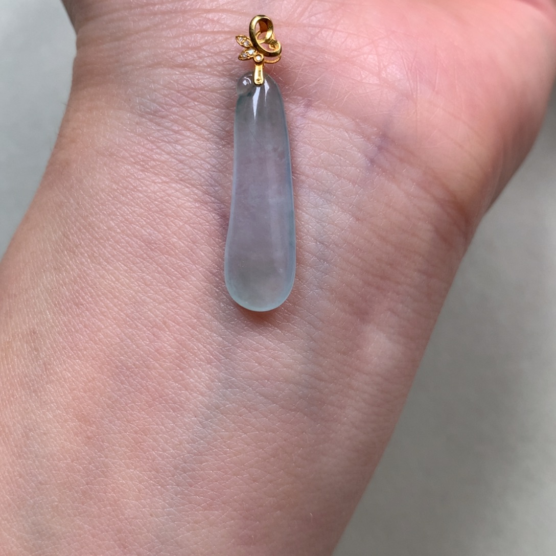 离****翡翠18K金镶嵌颈饰瓜