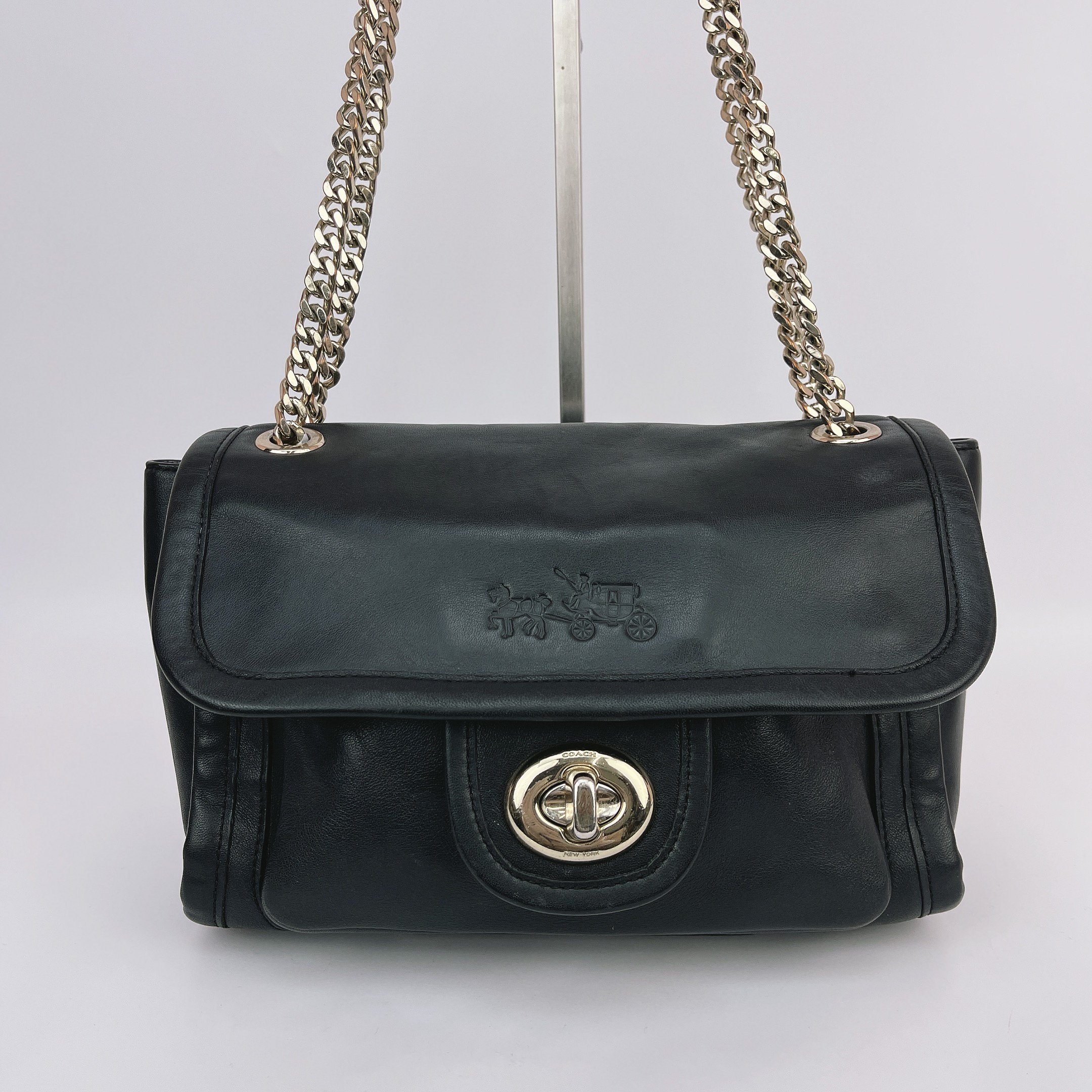 95新 COACH/蔻驰 蔻驰 黑色链条单肩包底长24 N088