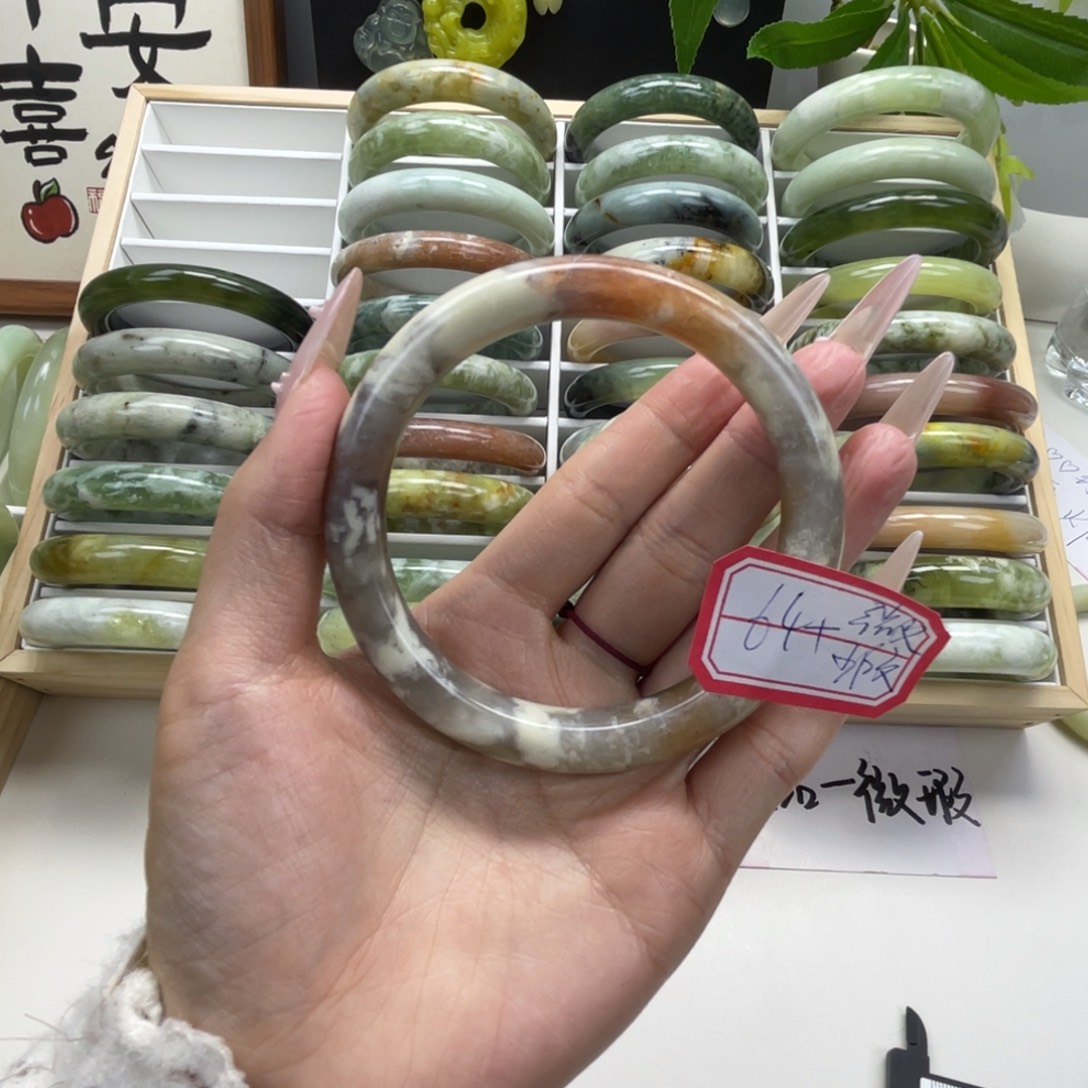 绿***铺蛇纹石玉未镶嵌手镯