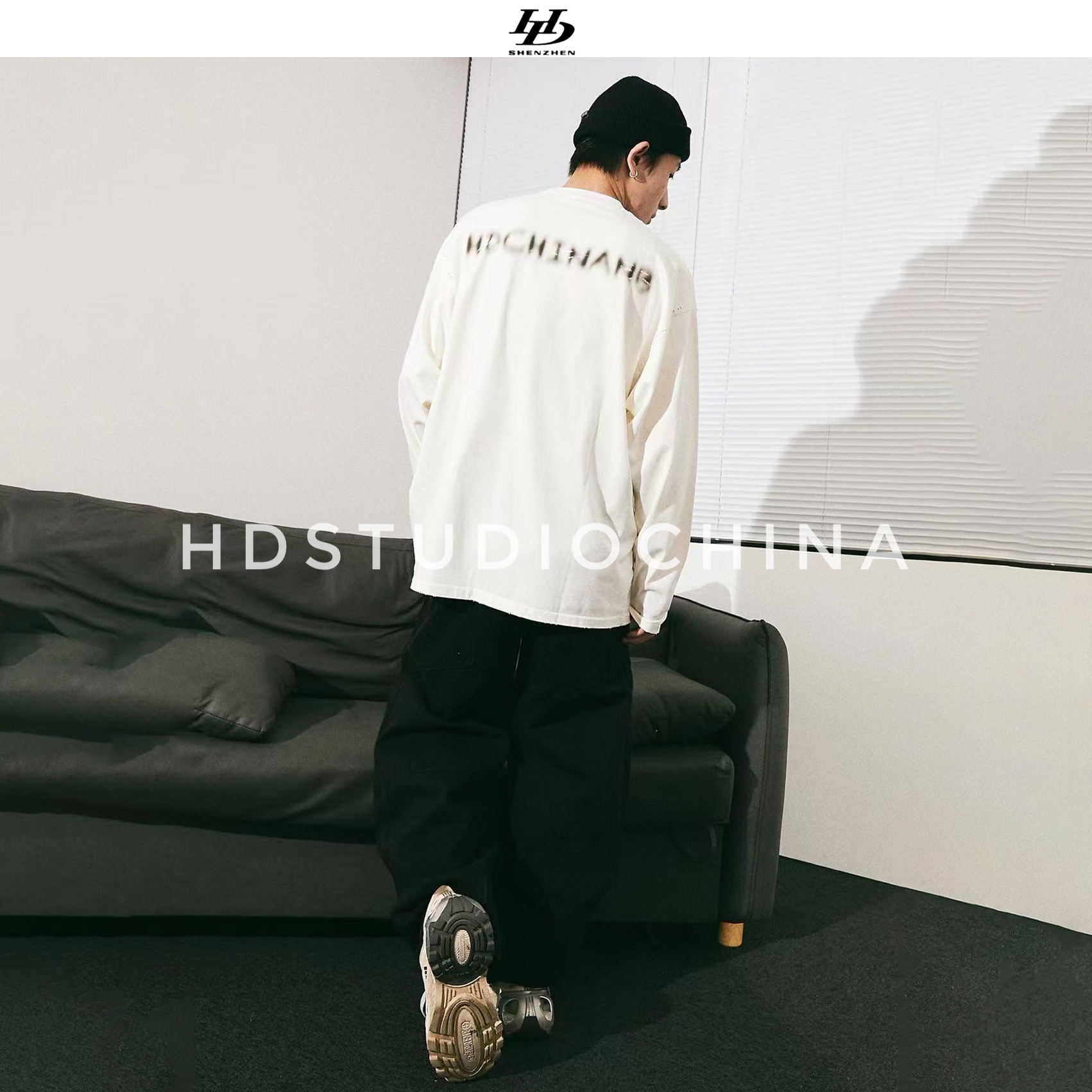 HDCHINA模糊字母原创秋冬300克休闲男装宽松磨破圆领T恤长袖男装