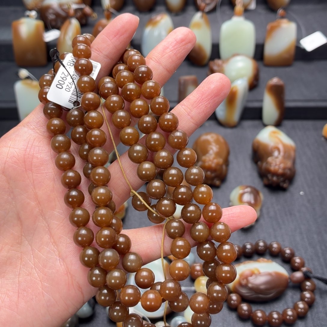 默***默和田玉未镶嵌颈饰