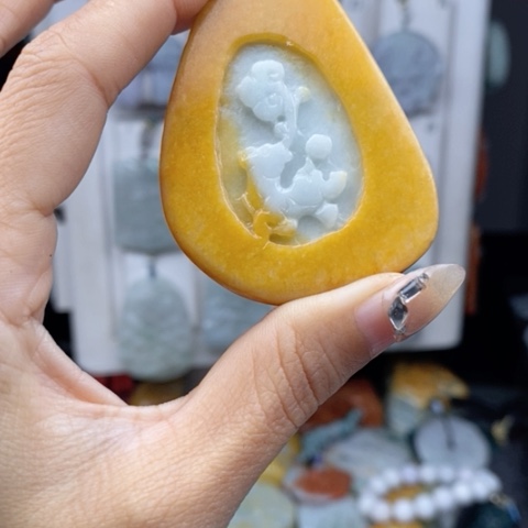 翡翠颈饰未镶嵌翡翠