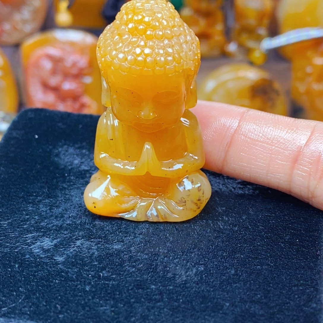 未镶嵌石英质玉（黄龙玉）颈饰