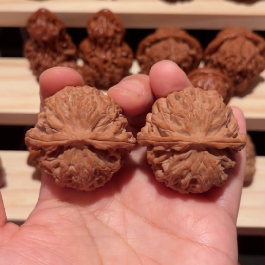 文玩核桃吊坠苹果园