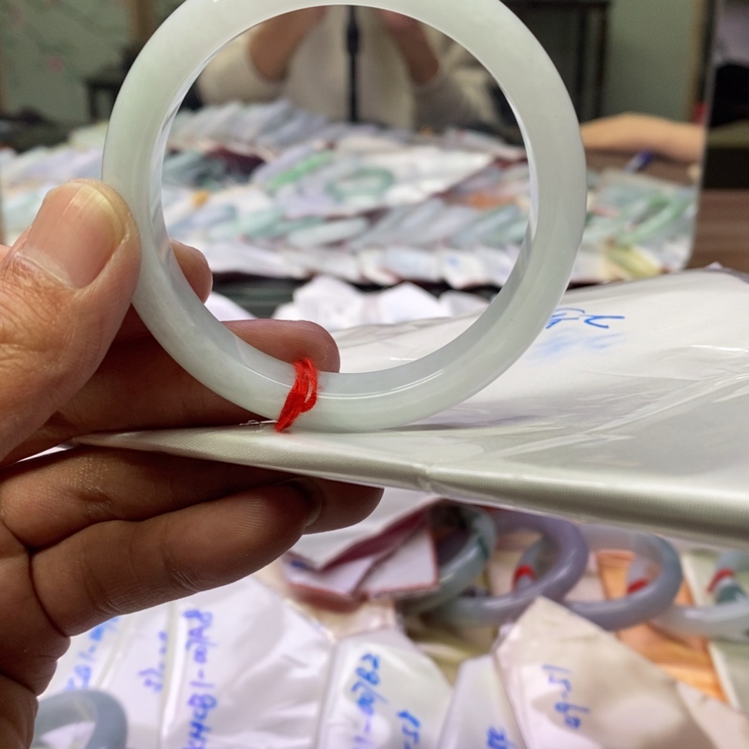 翡翠手镯未镶嵌白月光