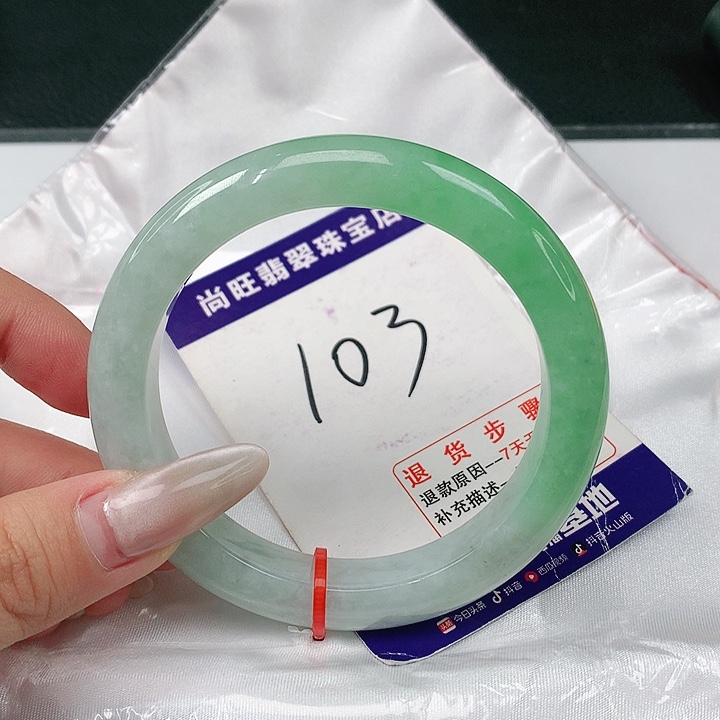 翡翠手镯未镶嵌翡翠12