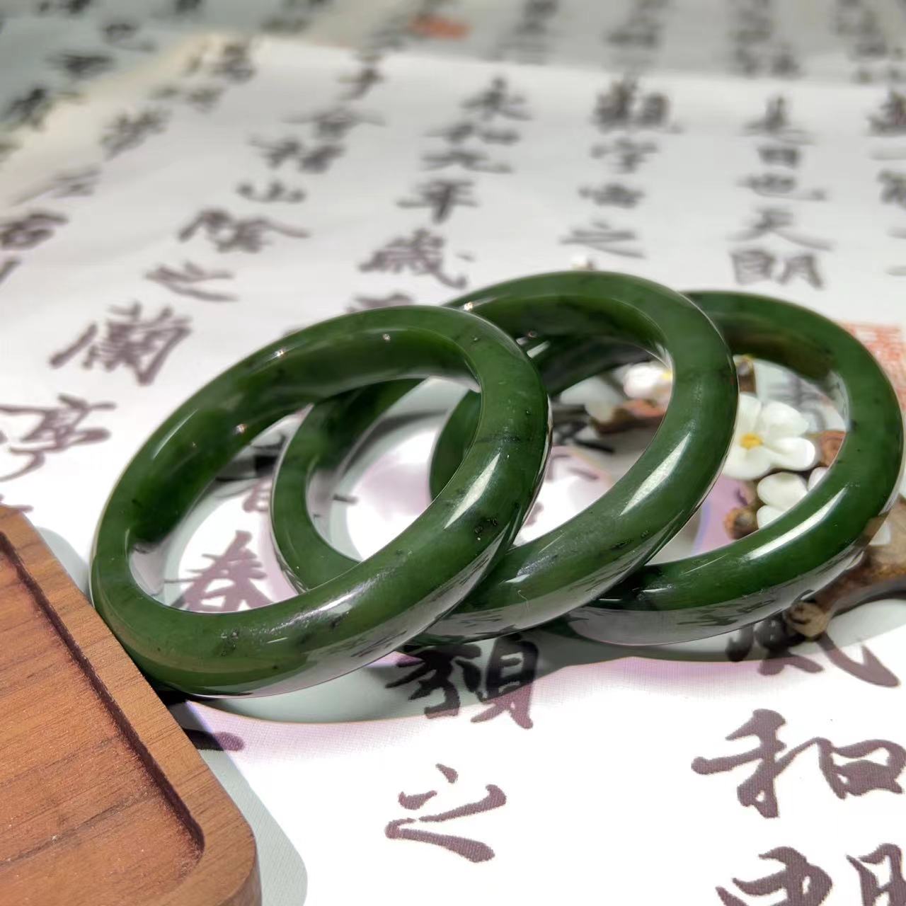 和田玉俄料碧玉手镯多样性发其一1050016