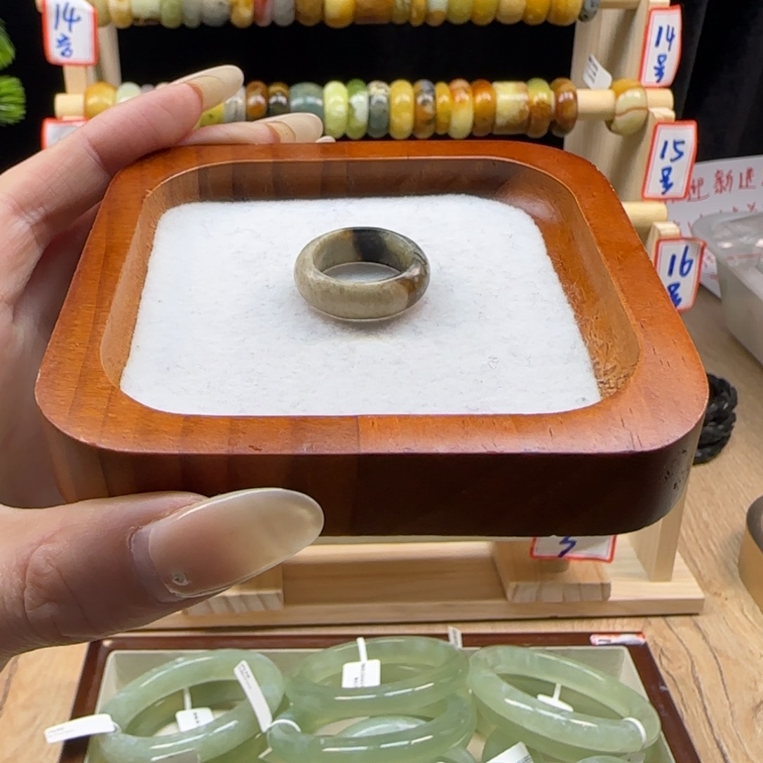 蛇纹石玉内径17.5合金啵**?