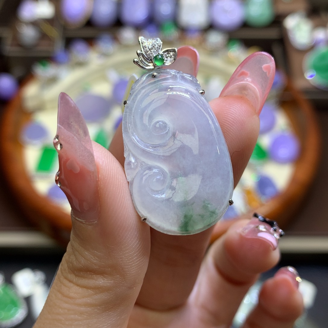 翡翠颈饰18K金镶嵌翡翠