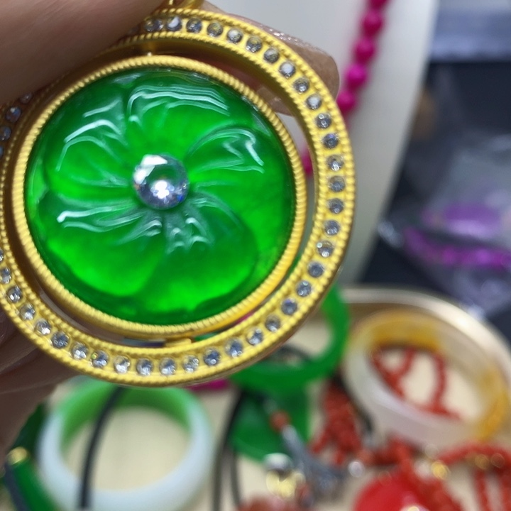 翡翠颈饰未镶嵌吊坠