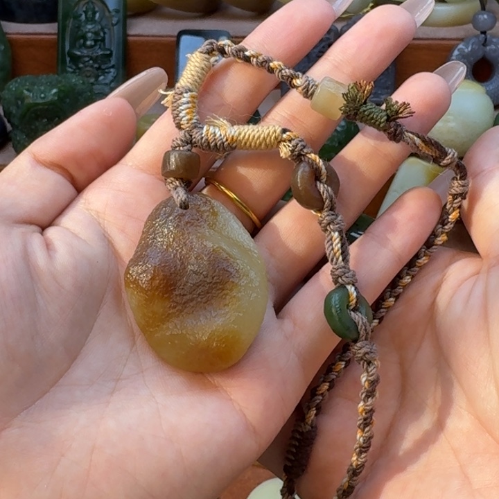 化***子和田玉未镶嵌颈饰