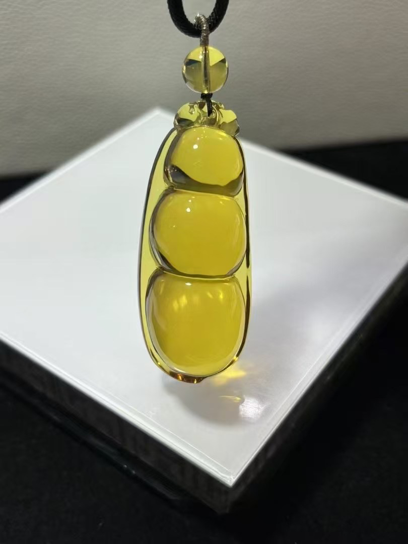 缅甸琥珀. 金兰珀福豆［连中三元］吊坠