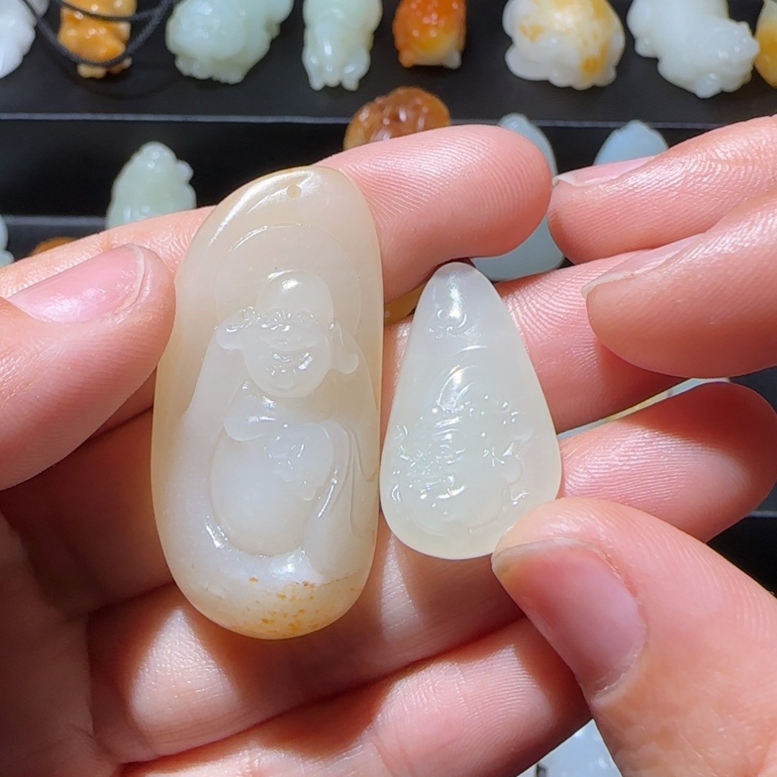 和田玉未镶嵌颈饰向***发