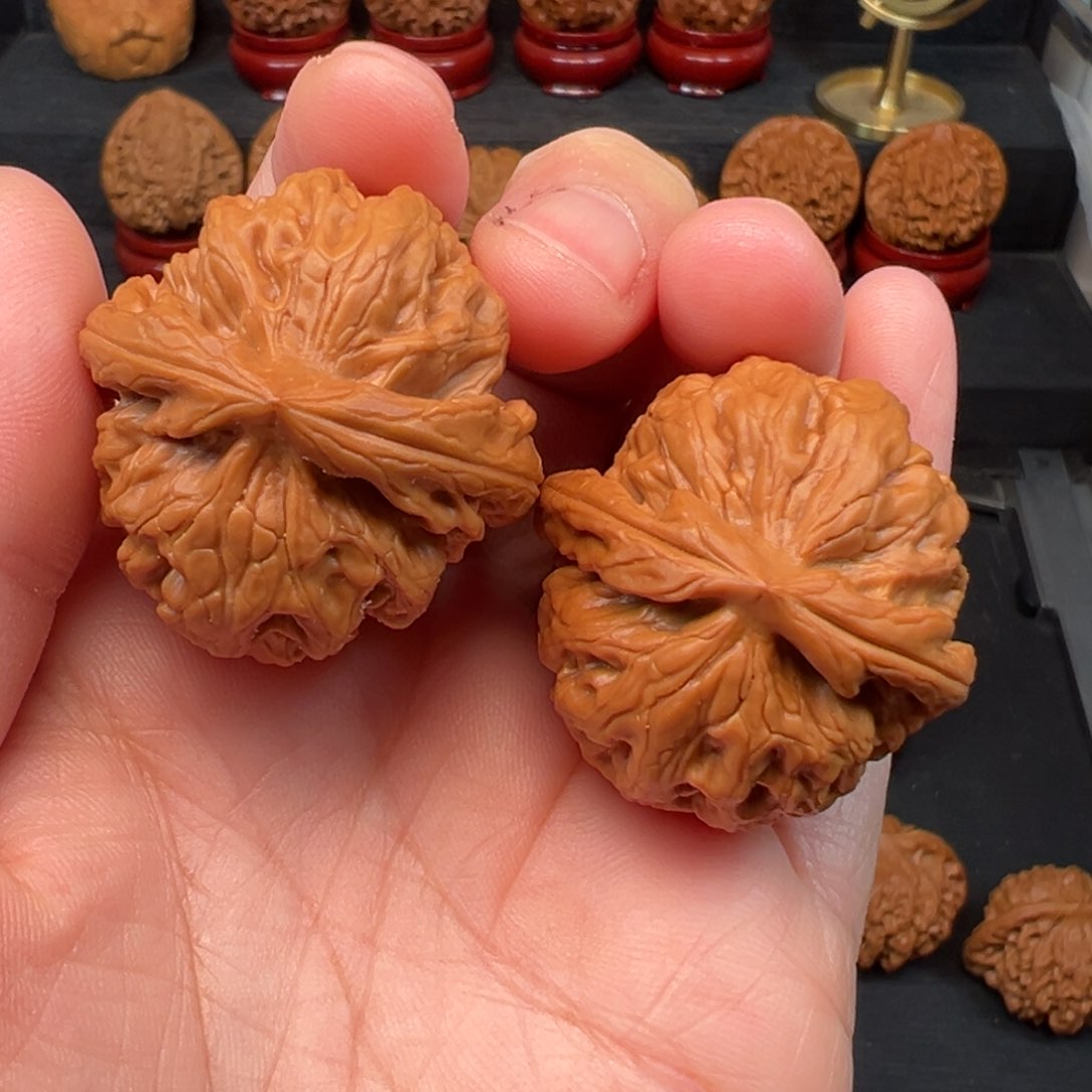 文玩核桃吊坠36红锦鲤