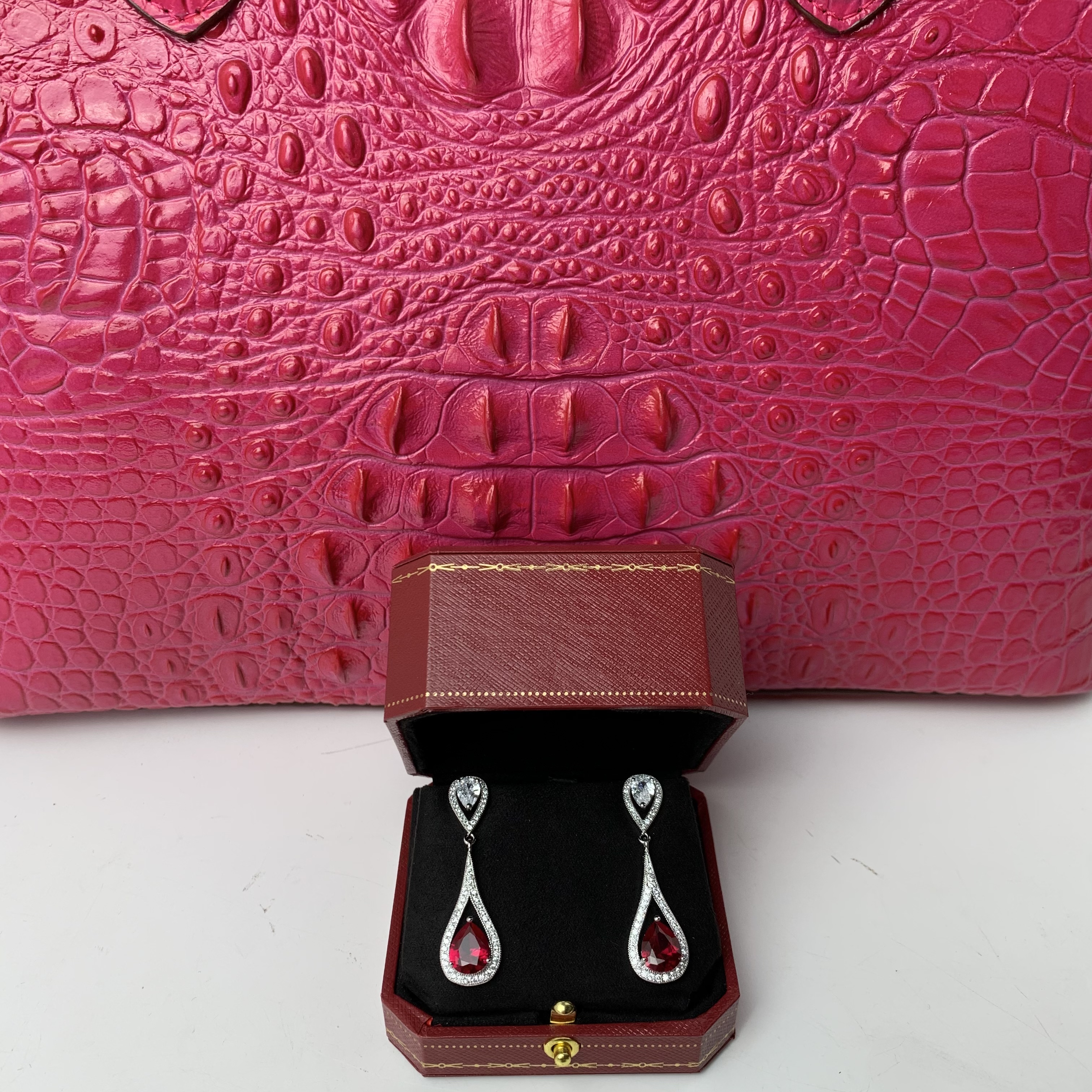 4347耳钉--红--精工红耳钉赠礼盒