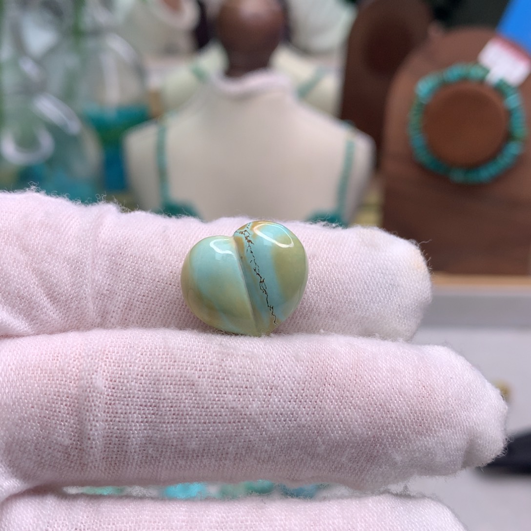 绿松石未镶嵌饰品